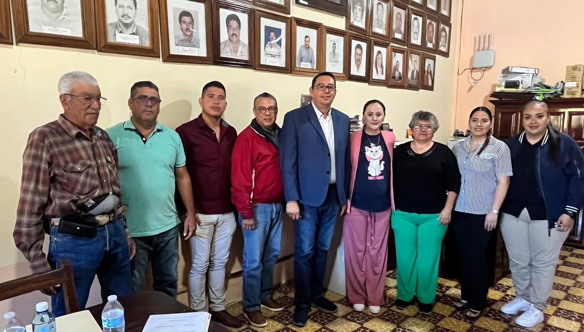 PRODEURJal's tweet photo. ¡Felicidades San Sebastián del Oeste! 
El Procurador, Dr. Noé Ramos, y el Dir. de Regulación, Dr. José Pablo Mercado Espinoza, participaron en la Instalación de la COMUR  Felicitamos y agradecemos al municipio, especialmente a la Presidenta, María Aurora Ponce Peña. https://t.co/1PpLI5qcSt
