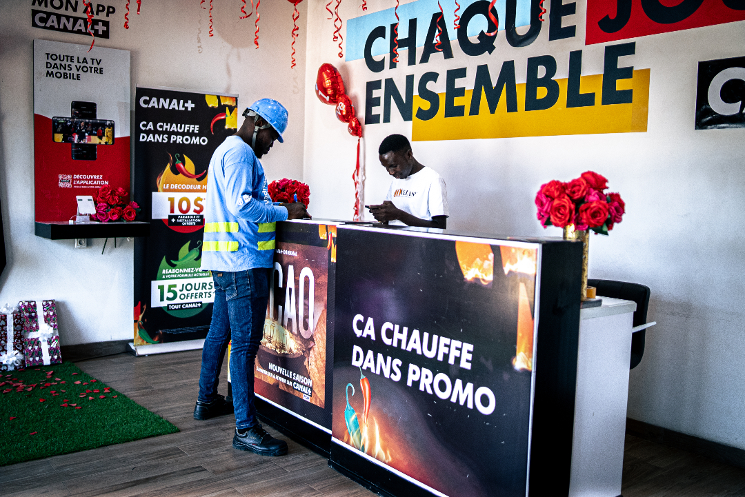 UjuziB's tweet photo. Mission Ujuzuzi Brain accomplie ! ✅ C'est avec une grande satisfaction que nous avons livré les T-shirts pour la campagne des 10 ans de Novelas de @Canal+RDC, destinés à Bunia et Kisangani. Un honneur de collaborer avec un partenaire de choix pour cet anniversaire marquant.
#Livraison #CanalPlusRDC #Novelas #10ans #CampagneMarketing #Bunia #Kisangani #Fierté #Collaboration