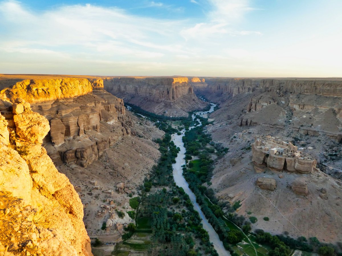 We like to take our guests on adventurous group treks, away from the crowds which you find on some of the more famous trails. In January 2026 this will take us to Yemen, to the remote Hadramout region, on a route specially designed by us. Info ⬇️

untamedborders.com/itinerary/trek…