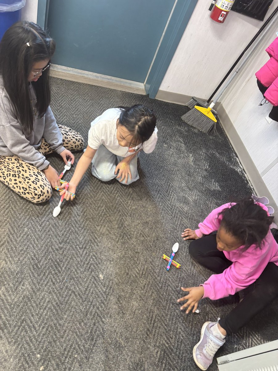 StAnneGators's tweet photo. Fun catapult making in Ms.Fabro’s room this week! https://t.co/cg0MHFJK4r