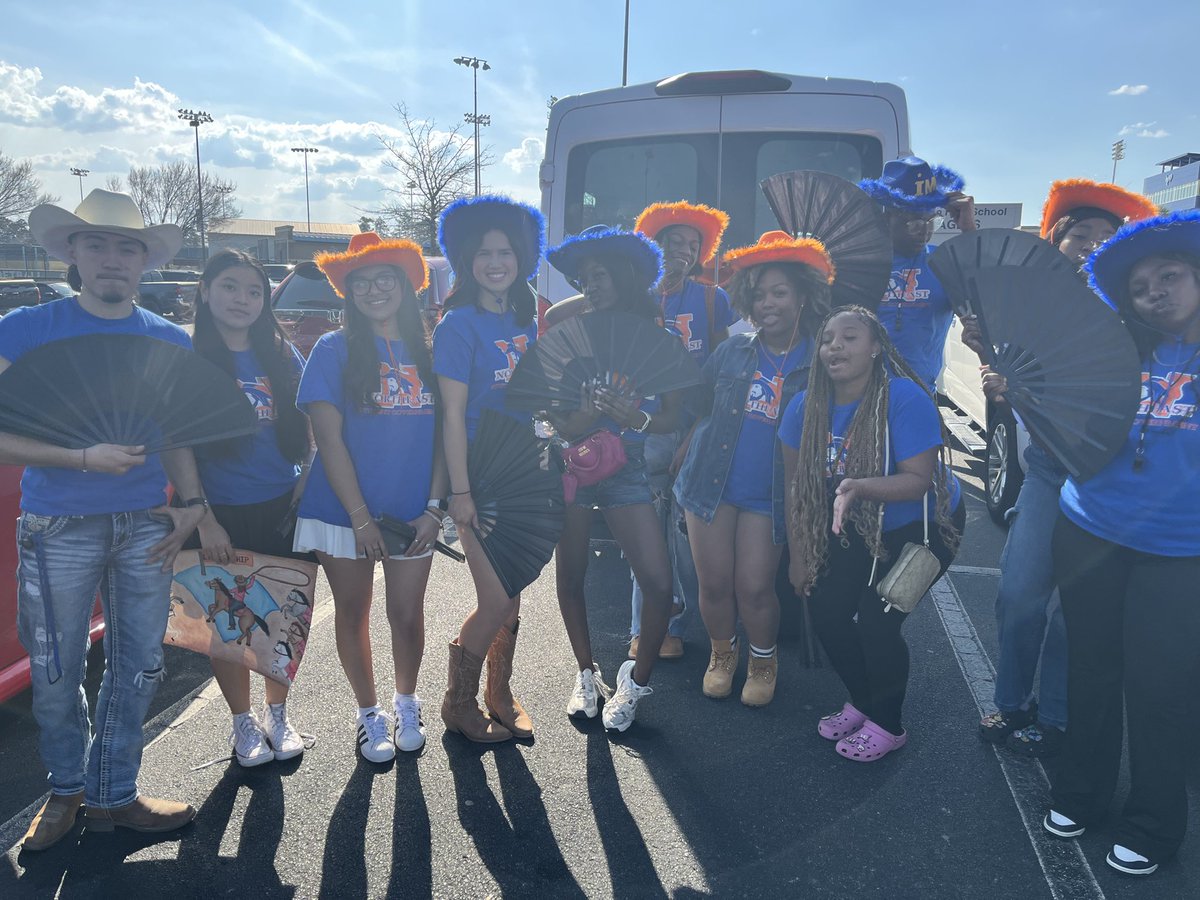 DrMarlonThomas's tweet photo. Please join me in congratulating Mrs. Cherry and our student council for being recognized by the National Association of Student Council (NASC) as a 2025 National Gold Council of Excellence. @RNECavaliers @Sabrina_suber @MooreKimD @RichlandTwo https://t.co/Cd8ByicER4