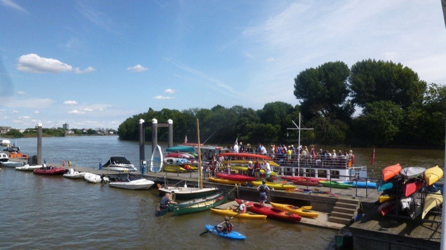 ChiswickPier's tweet image. ⭐️Cheer from Chiswick Pier this Sunday 13th April for The Boat Race 2025! 🚣♂️ Big screen, food stalls, #Fullers beer… find out more: chiswickpier.org.uk/watch-the-boat…