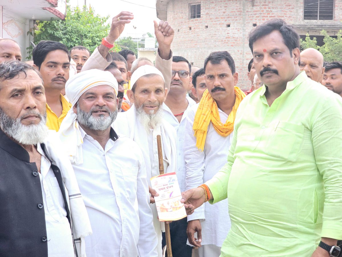 VinayDwivediMLA's tweet photo. भाजपा सरकार के सफलतापूर्वक आठ वर्ष पूर्ण होने के उपलक्ष्य में आज अपने मेहनौन विधानसभा क्षेत्र के ग्रामसभा करुवापारा, ग्रामसभा बिनुहनी एवं लखनीपुर चौराहे पर व्यापक जनसंपर्क कर लोगों को भाजपा सरकार की जनकल्याणकारी योजनाओं एवं उपलब्धियों को जन-जन से बतलाया।(1/2) https://t.co/qCmGWjJI6X