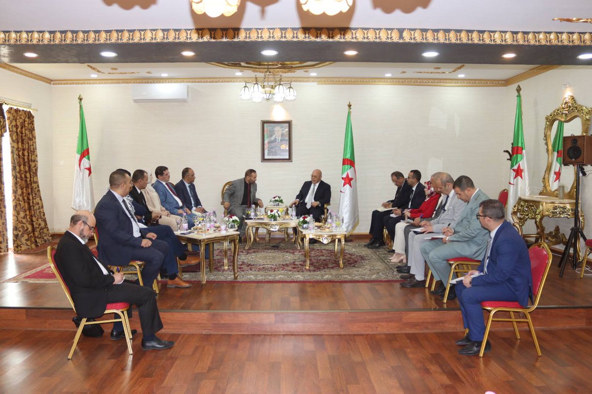Algerie_aps's tweet photo. #Rebiga reçoit les membres de la commission parlementaire chargée de l'élaboration d'une proposition de #loi_criminalisant_la_colonisation

🔗 https://t.co/eNSf2CLQUa https://t.co/qGijVbxWZh