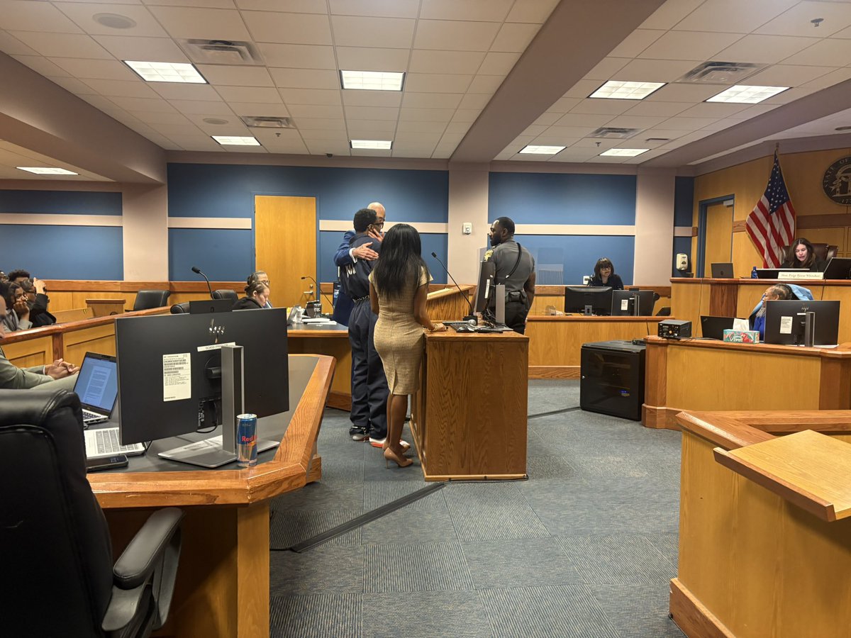 ShaddiAbusaid's tweet photo. Yak Gotti hugged both his attorneys this morning in Whitaker’s courtroom. His mom is excited too after sitting through every day of her son’s trial.

Story: https://t.co/IR5WqOmqMm https://t.co/2uvMjq1IO1