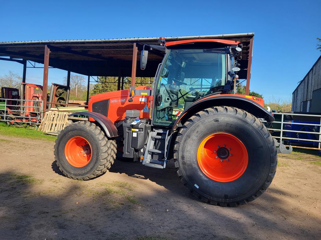 Another tractor to add to fleet thanks to <a href="/MartinGBLtd/">Martin Shepherd - George Browns Ltd</a> and <a href="/GeorgeBrownsLtd/">George Browns Ltd</a> <a href="/KubotaUK/">Kubota UK</a>