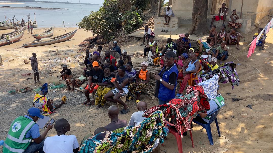 ProtectionLeone's tweet image. @ProtectionLeone, in partnership with @IOMSierraLeone, has engaged stakeholders to develop a risk-based action plan for Plantain Island, a community facing the harsh realities of climate change.
#EPATS
#ClimateAction