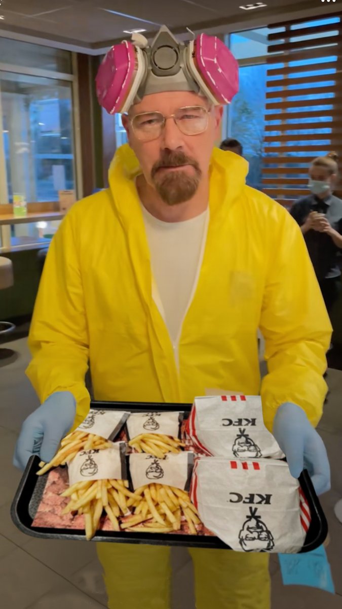 KFC_ES's tweet photo. Jesse necesitamos más pollo https://t.co/YSVcDtewlV