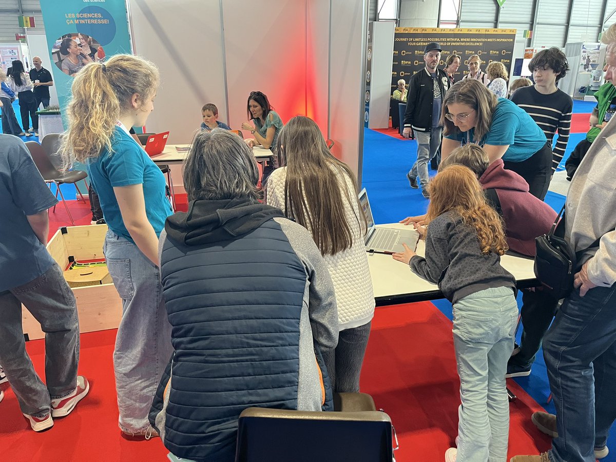EPFL_SPS's tweet image. Nous sommes heureux de promouvoir les sciences, la créativité et les développements technologiques sur le Pavillon Suisse @Inventions_GVA en compagnie de nos collègues @SipWestEPFL