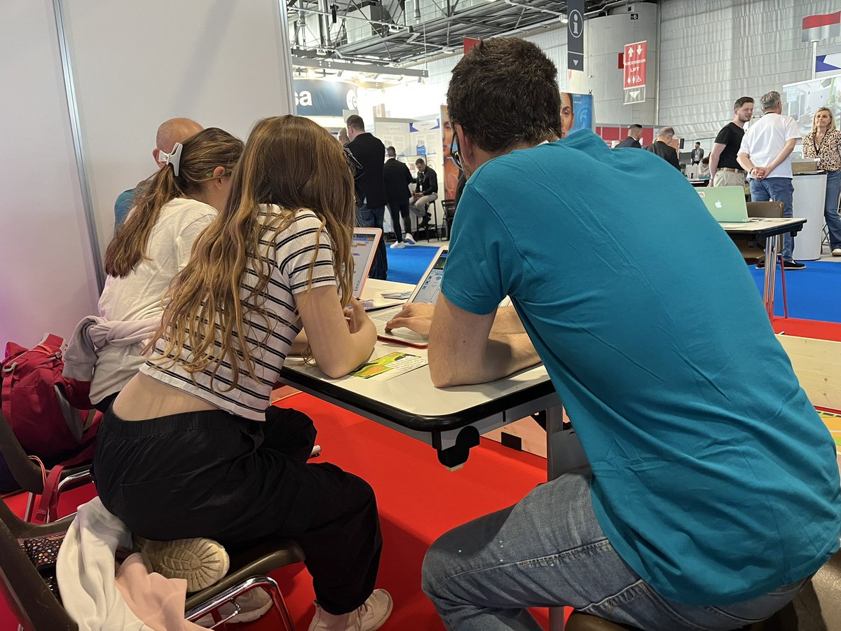 EPFL_SPS's tweet image. Nous sommes heureux de promouvoir les sciences, la créativité et les développements technologiques sur le Pavillon Suisse @Inventions_GVA en compagnie de nos collègues @SipWestEPFL