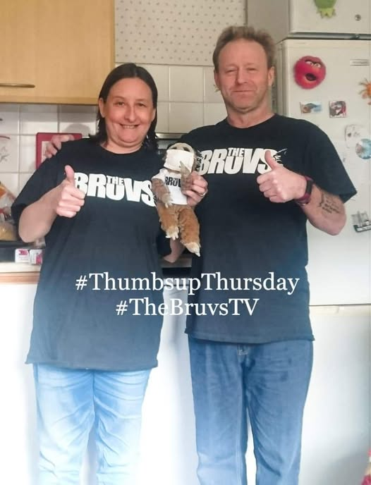 TheBruvsTV's tweet photo. Stick one up and show us.. we want to see YOUR Thumbs for #ThumbsUpThursday with #TheBruvs 
we also do #comedy #cartoons 
SUBSCRIBE TO THE BRUVS YOUTUBE CHANNEL https://t.co/w5papJWPh1
#thumbsup #comedyshow #stickemup https://t.co/AyQUgIJWJF