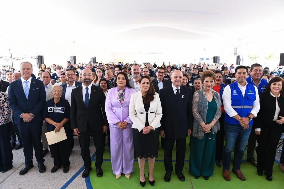 TC_MeksikaBE's tweet photo. En el marco de nuestra visita a Aguascalientes, inauguramos, junto con la Gobernadora del Estado Dra. @TereJimenezE, los centros de atención para personas mayores Vicente Guerrero y Olivares Santana, equipados con el valioso apoyo de nuestra fuente de orgullo @TIKA_Mexico. https://t.co/5sI5sf5inW
