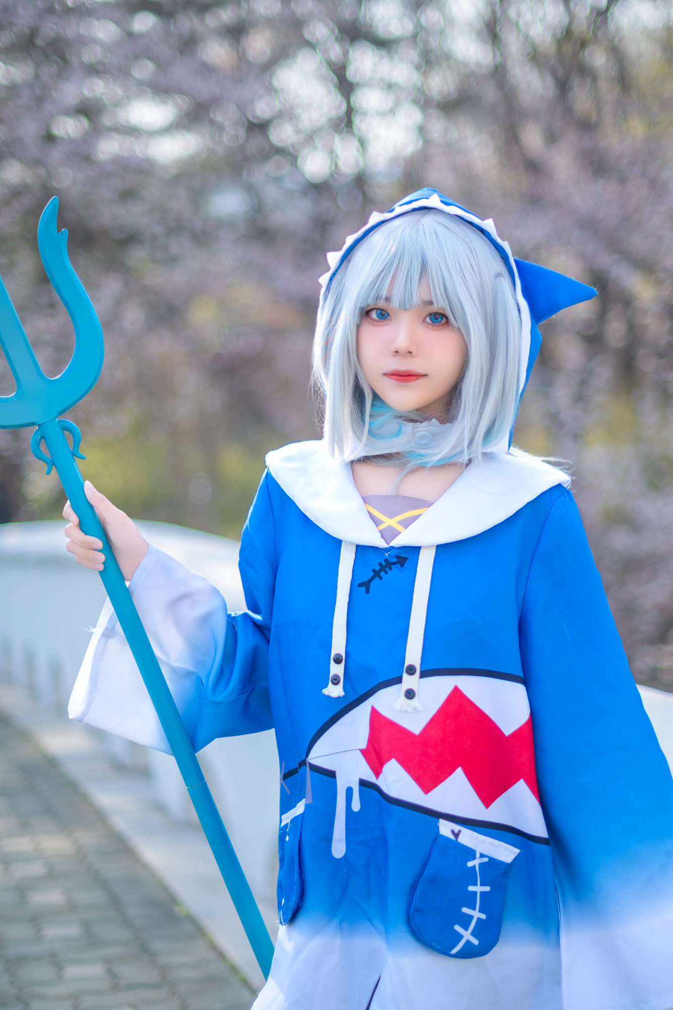 がうる・ぐら 活動4周年記念　海のサメ 等身大タペストリー ホロライブプロダクション【公式】 on X: 