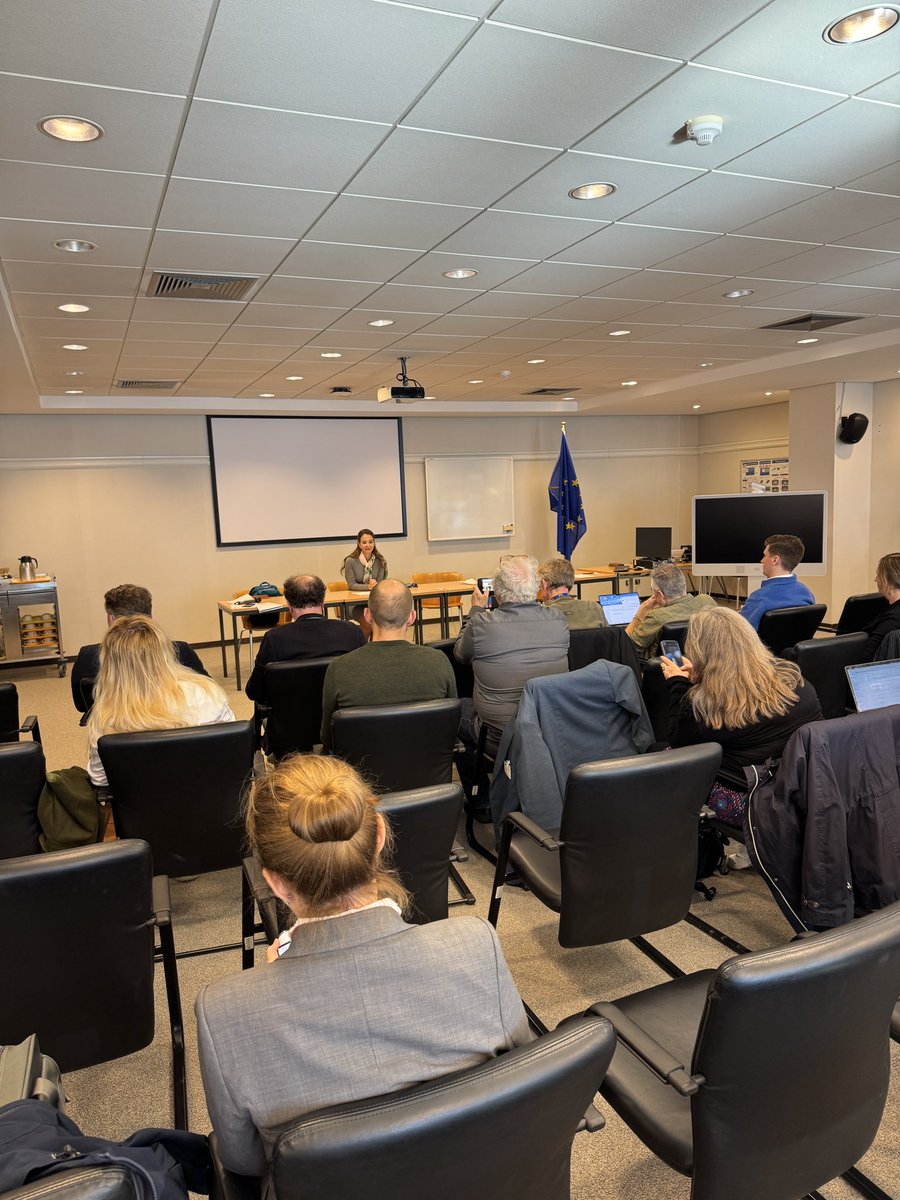 Är det numera omöjligt att prata om Israels rätt till självförsvar i Sverige? Som beslutsfattare har man en skyldighet att vara tillgänglig för seriösa medier, gamla som nya; väljarna har rätt att få inblick i hur politik skapas och vilka principer som vägleder makthavarna. 

Så