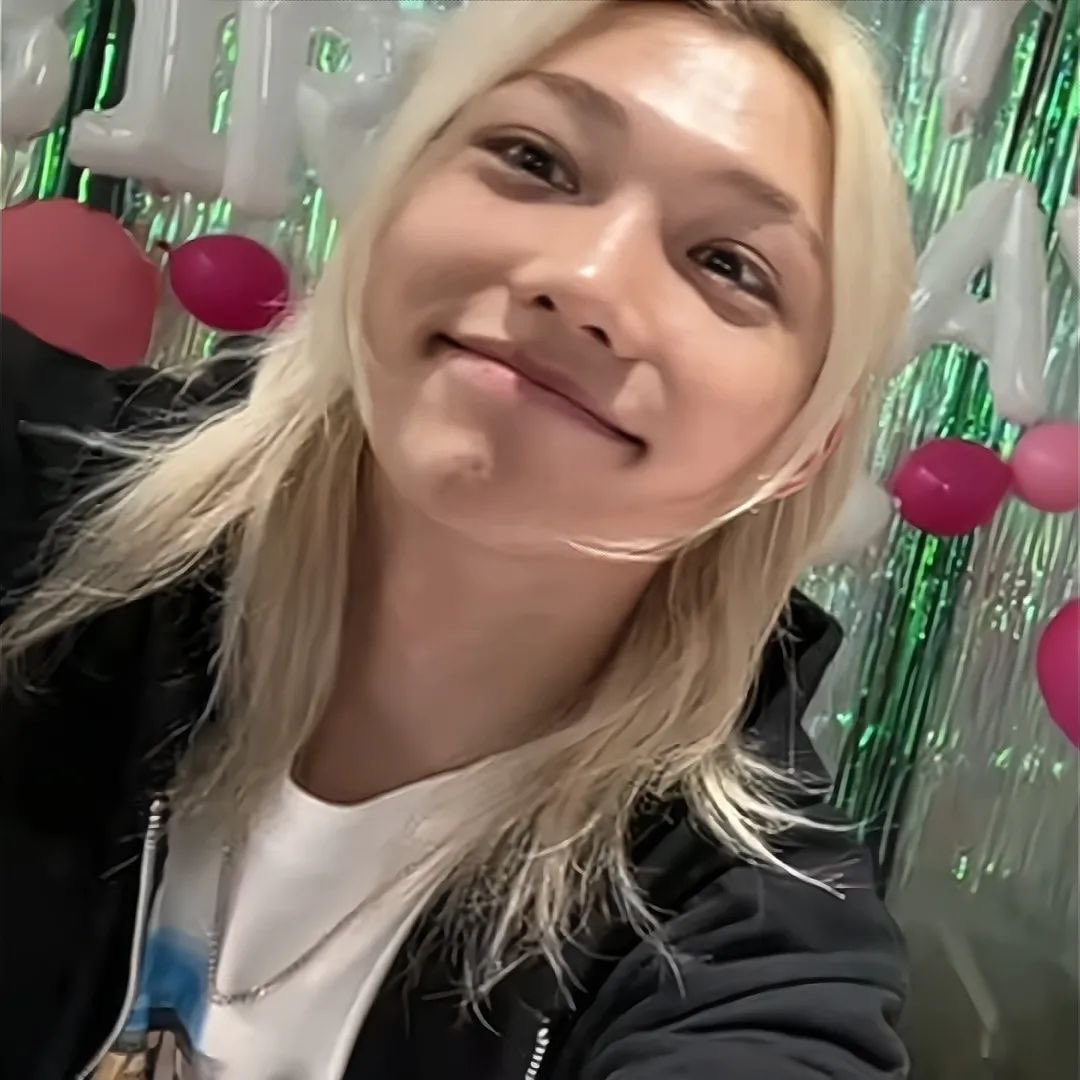 hourlyonglix's tweet image. 