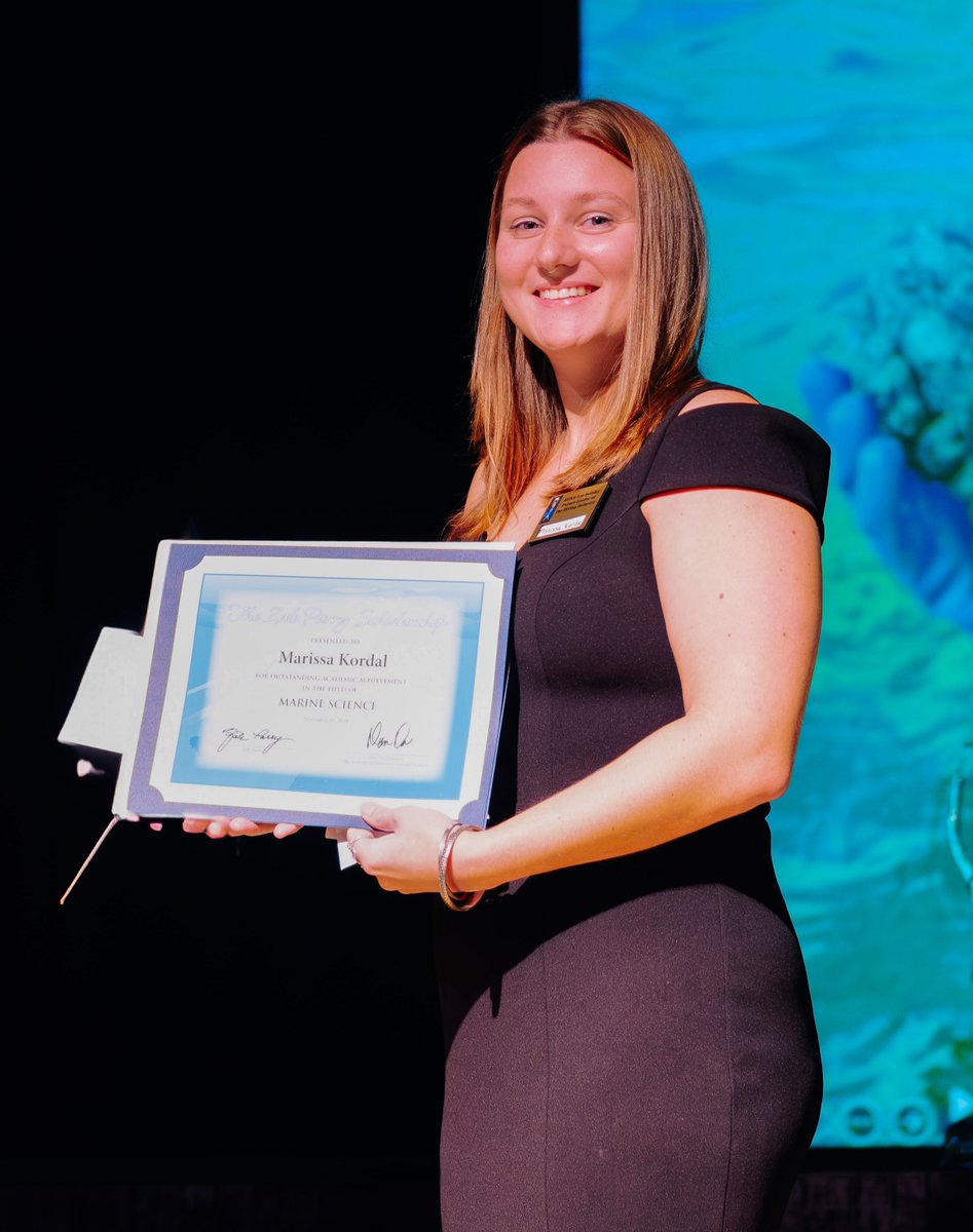 UTMSI's tweet photo. Congratulations to Marissa Kordal on receiving the Zale Parry Scholarship at the prestigious #AUAS NOGI Awards Ceremony for her work using eDNA to evaluate oyster reef health #MarineScience #OysterReefs #UTMSI @TheCaseyLab https://t.co/k0v6sPaDrN