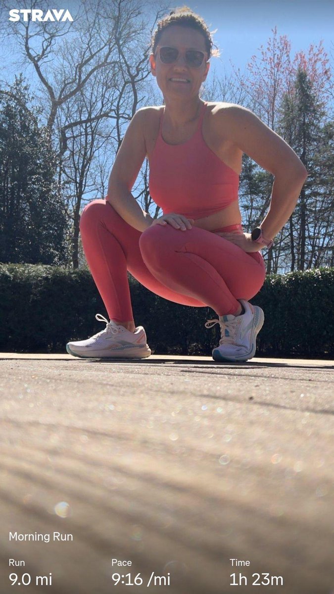 run_claire's tweet photo. More miles and smiles ๐๐ปโโ๏ธโบ๏ธ Itโs been awhile I havenโt done a long run. Strength training what got me through this one ๐ช๐ป
Happy Pink Wednesday everyone ๐ธ
#running #runchat #runningmom
#fitness #Wednesdayvibe https://t.co/uGGH6UKWW9