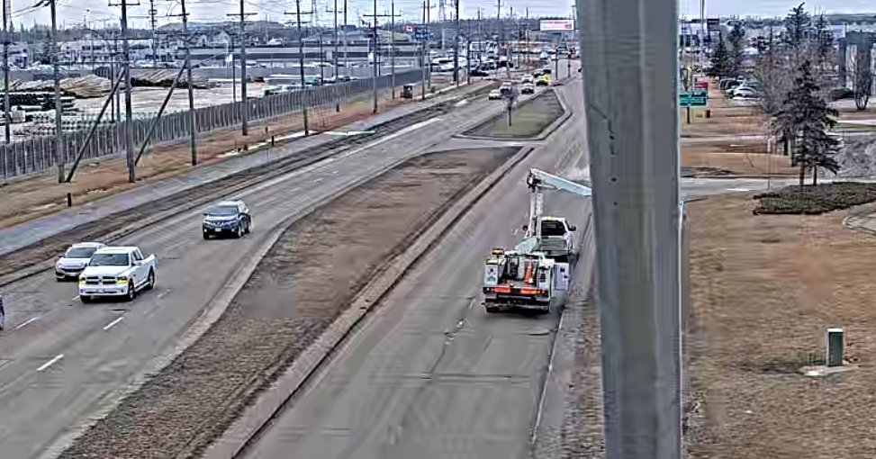 WinnipegTMC's tweet photo. TRAFFIC ALERT: WAVERLEY SPEED LIMIT REDUCTION.
McGillivray to Bison Drive.
The posted speed limit has been reduced to 70 from 80.
Crews are out now putting up the new signage.
Please reduce your speed to 70 when travelling north and south on this stretch of Waverley.
#Winnipeg #WPGTraffic #WpgTMC