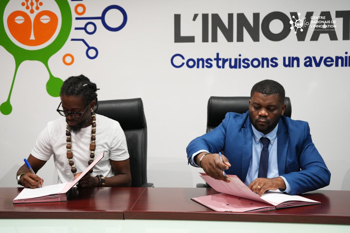 cgi_officiel's tweet photo. 🤝 L’artiste Lord Ekomy Ndong signe un accord avec le CGI pour lancer le programme « IA pour la culture gabonaise ».

Culture &amp; innovation réunies pour former la prochaine génération.
#CGI #IA #EkomyNdong #Gabon #InnovationCulturelle https://t.co/bIWnpQUger