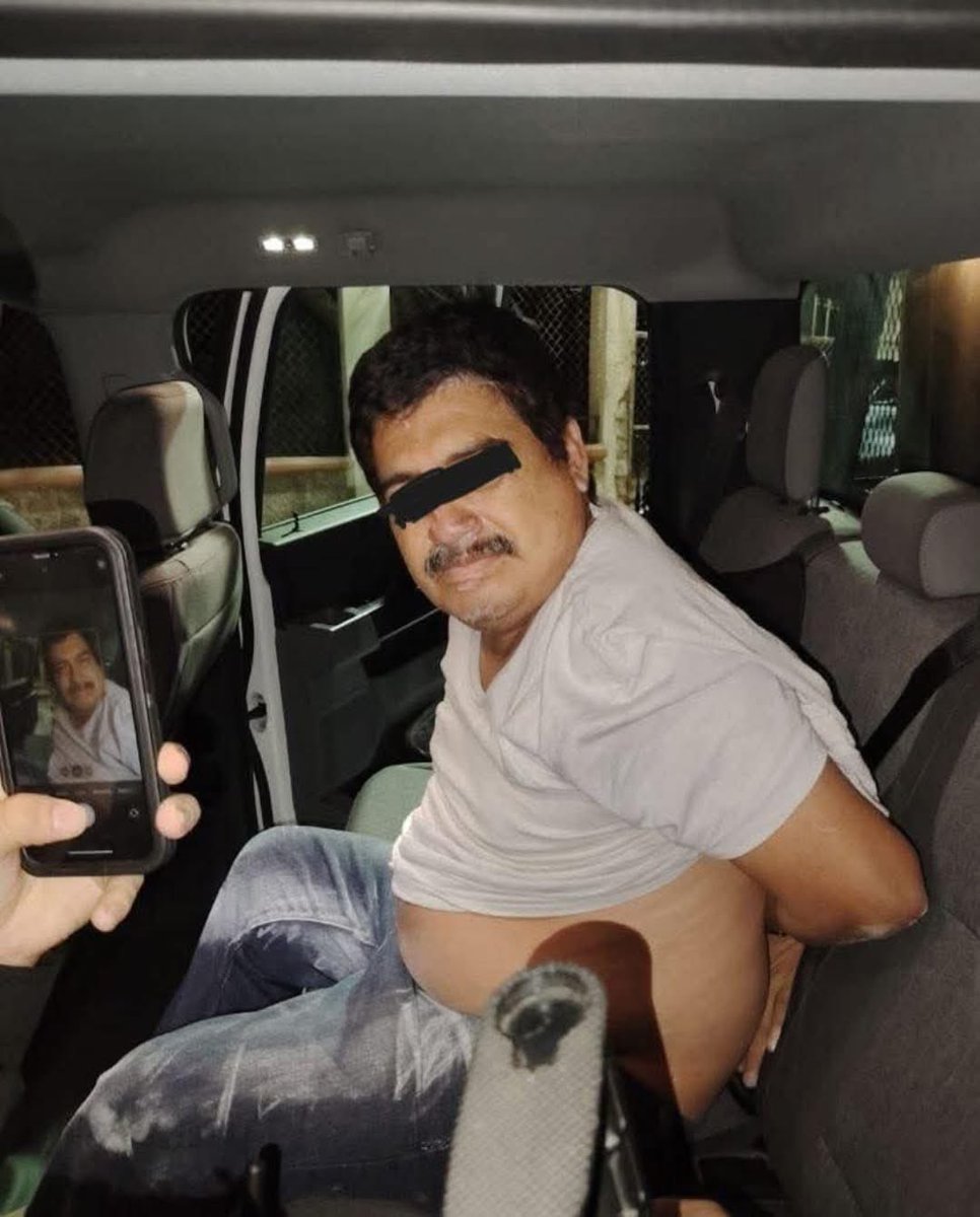 ReporteMayaMX's tweet photo. #ReporteRojo #Chiapas 

#LaConcordia | En operativo de la #FRIP #GrupoPakal detuvieron al líder criminal, Ataulfo López Flores, generador de violencia en la región de la #Frailesca quien cayó con dos lugartenientes. En la elección pasada el #CDS asesinó a dos de sus hijas https://t.co/gPX9MG94ej