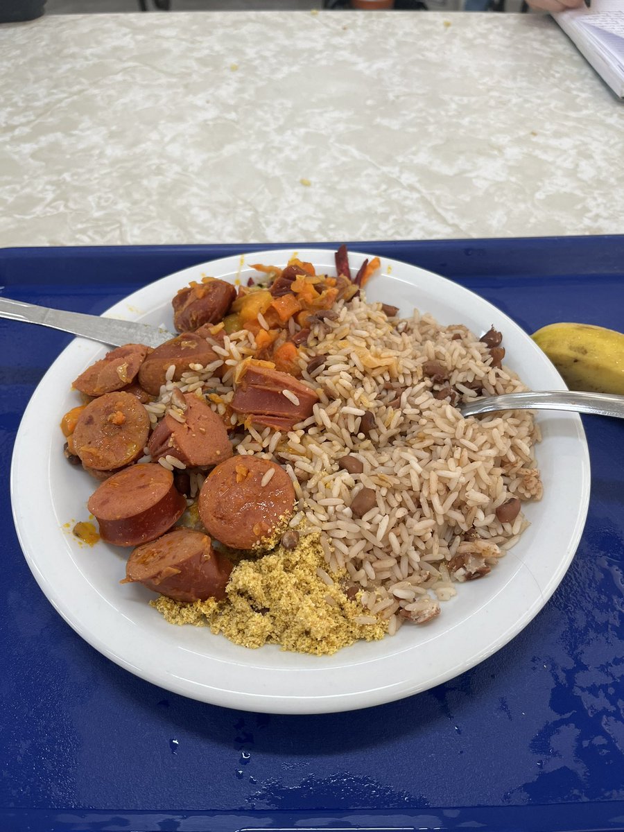 tiagomamedee's tweet photo. SALSICHA no almoço pqp pode fechar a ufc https://t.co/aM6RU0OERi