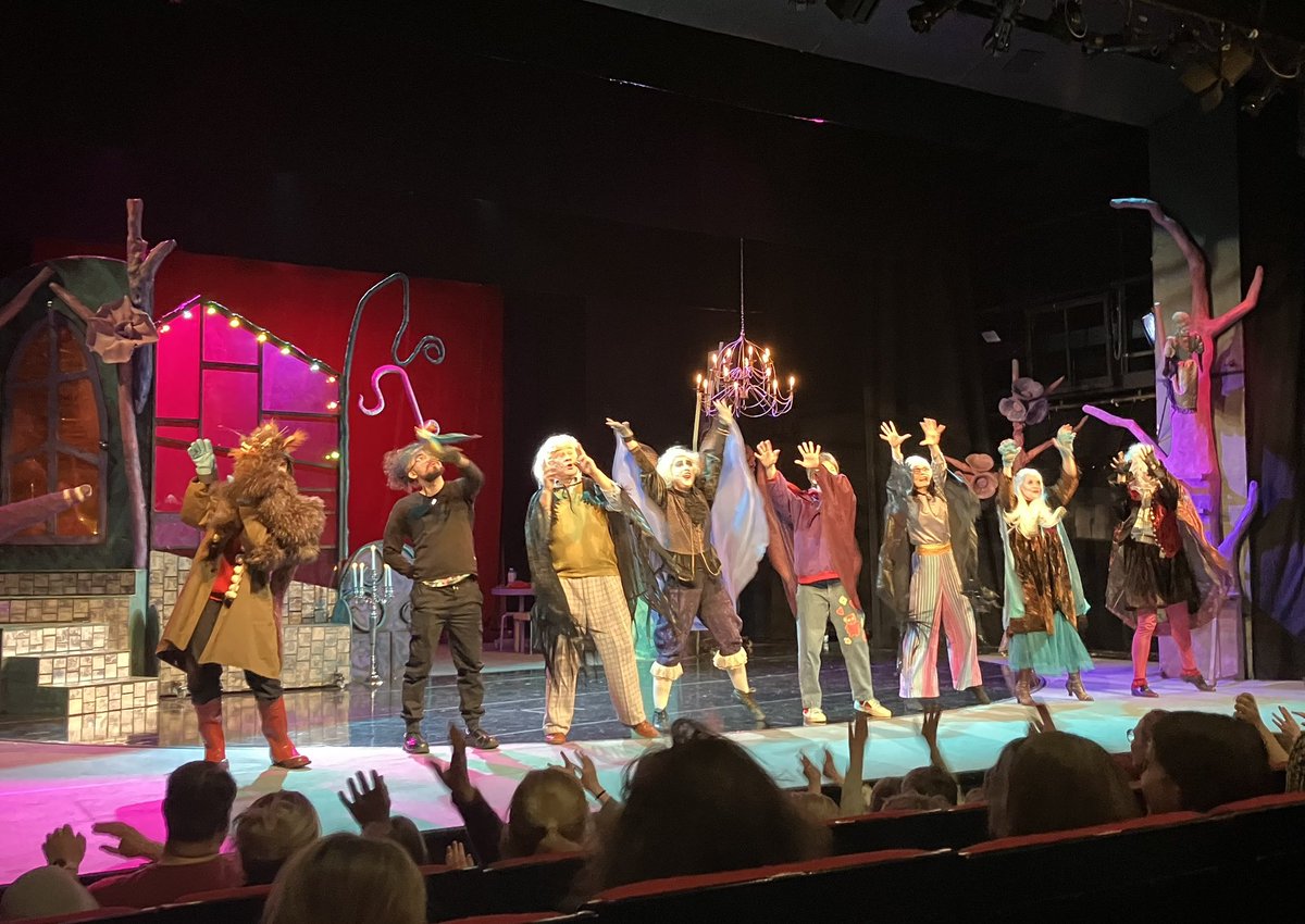 Kymin100-säätiö piffaa tänä keväänä 4000 #Kouvola'n ala-asteen oppilasta #teatteriin🎭. Pikku Vampyyri -esitys ruokki mielikuvitusta, ja pieni jännitys ja huumori piti oppilaat hyvin otteessaan.  Mukana oli lapsia, joille tämä oli ensimmäinen kerta teatterissa 👍#säätiöteko