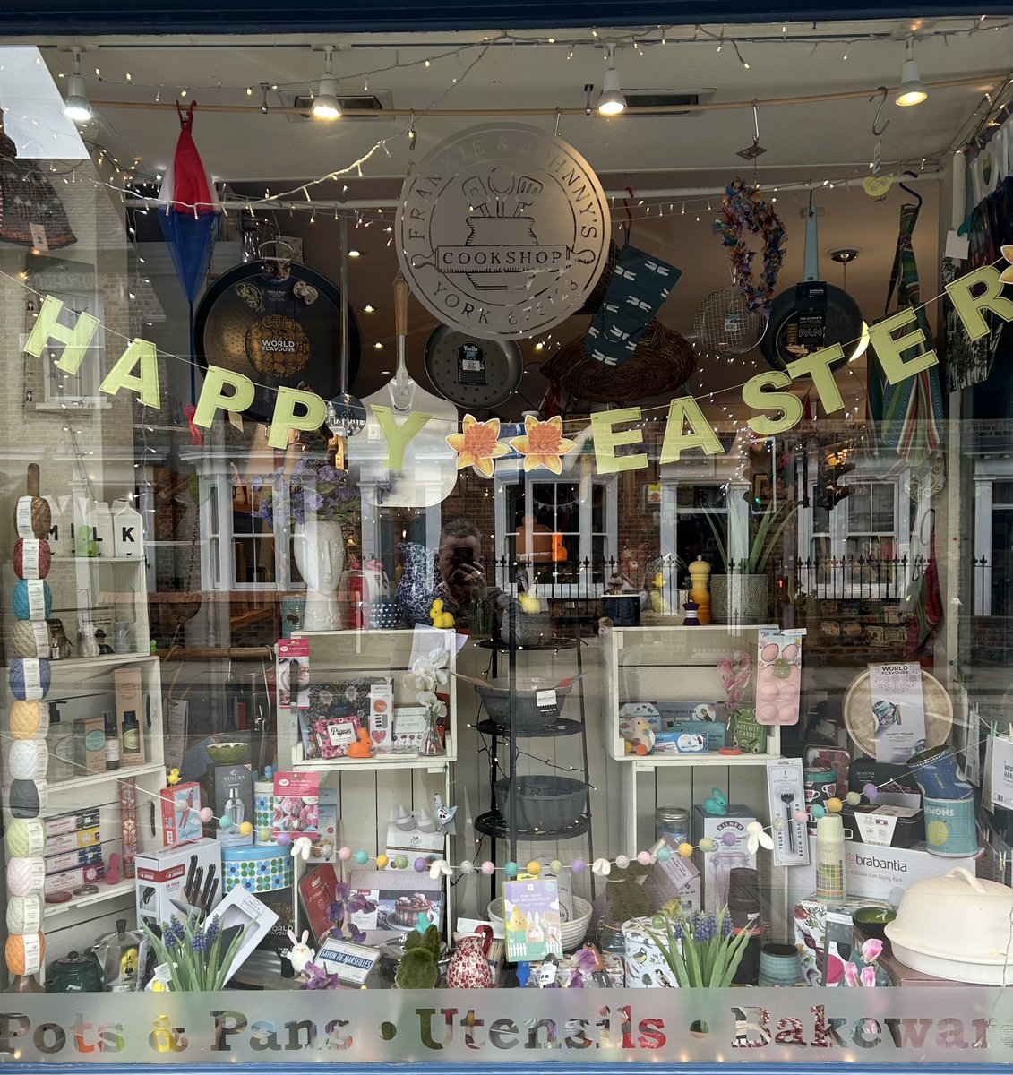 fjcookshop's tweet photo. #NewWindow

New window decs because…… hmmm 🤔 🤣🤣

#BishyRoadShopping #ShopSmall #ShopLocal #ShopYork #Easter https://t.co/AayCB0N0gZ