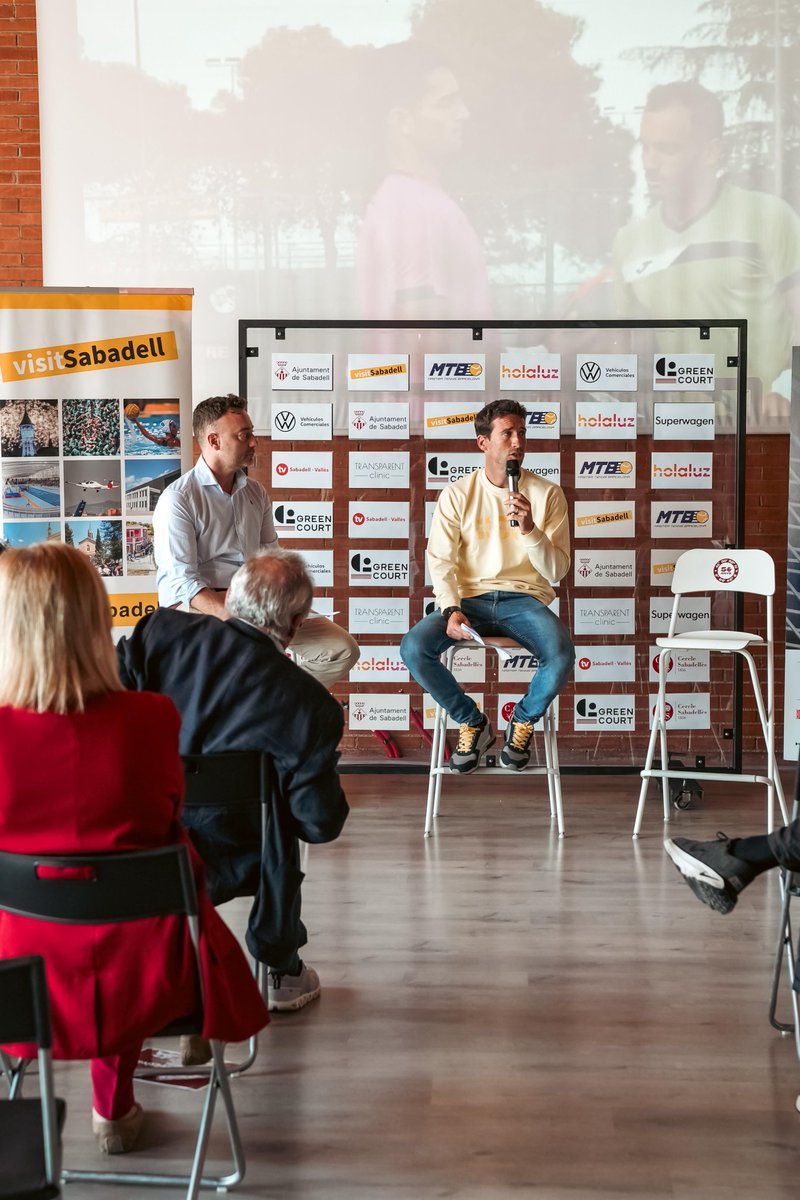Dani Pajuelo (@danipajuelo) on Twitter photo 🎤 Por tercer año he tenido el placer de dirigir la presentación del Torneo Internacional ITF Men's World Tenis Tour del Cercle Sabadellès 1856 🎾
🌍 El circuito ITF cuenta con 550 torneos en 70 países
🖥️ En <a href="/Feed_Back_Media/">FeedBack Media</a> volvemos a estar al lado de esta nueva edición 🖍️ 🎤 Por tercer año he tenido el placer de dirigir la presentación del Torneo Internacional ITF Men's World Tenis Tour del Cercle Sabadellès 1856 🎾
🌍 El circuito ITF cuenta con 550 torneos en 70 países
🖥️ En <a href="/Feed_Back_Media/">FeedBack Media</a> volvemos a estar al lado de esta nueva edición 🖍️