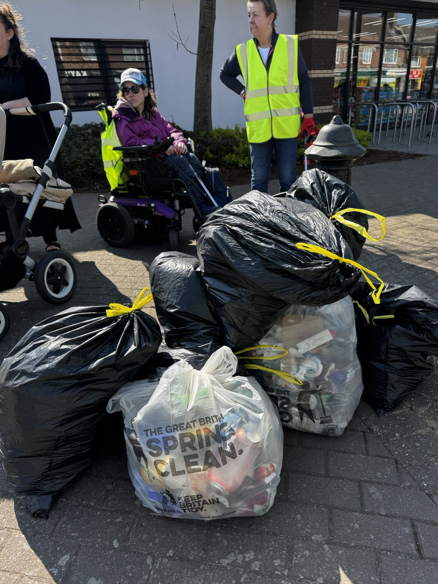 Real world #Wombles. Making a difference in their community. 🙌🏻👏🏻💚🗑️🚯🌍 #Ipswich #Litter #Litterpick #bemorewomble