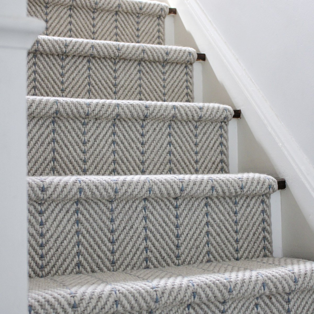 stantondesignco's tweet photo. Can't decide between a stripe and chevron? Why not have both with Angola!

View all available colors: https://t.co/WySkHBXUZC 

@riversedgedesign #stantoncarpet #carpetrunner #carpetlove #luxurycarpet #interiordesign #stairrunner #staircase #luxurydesign #staircasedesign https://t.co/HGB3qUDUqi
