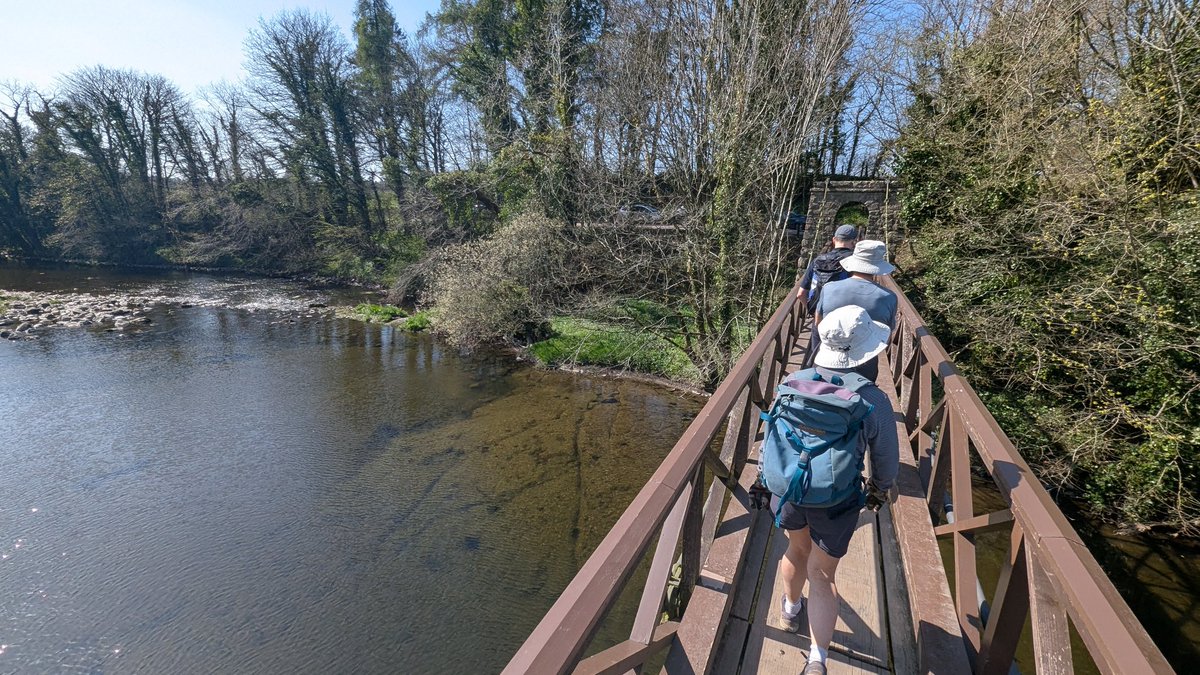 DanRavenEllison's tweet photo. Walking meeting today from #Kendal to @nationaltrust #Sizergh along the Kent.
Sharing #SlowWays future plans with local experts with lots of great feedback β¨
#Cumbria #LakeDistrict β€οΈβπ³ https://t.co/KIEBssZPs4