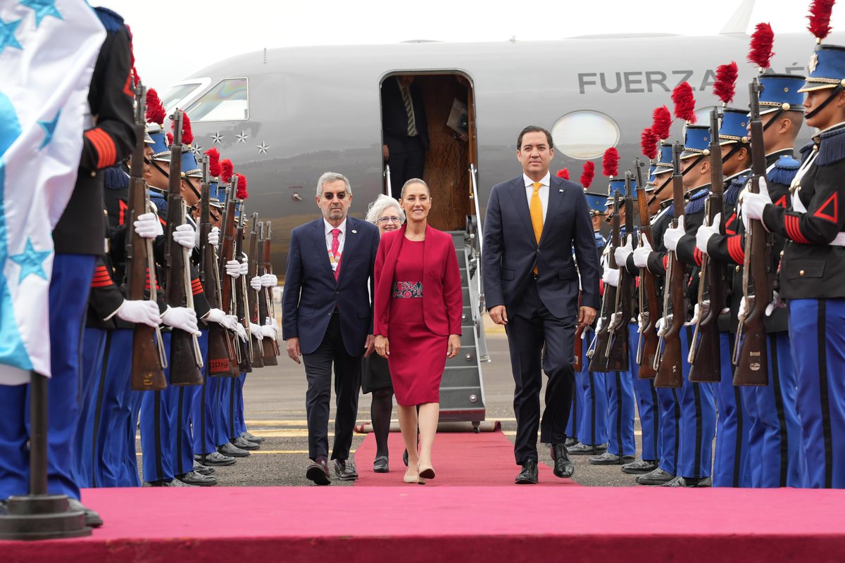 jgnaredo's tweet photo. La presidenta @Claudiashein llegando a Honduras como lo que es: una de los liderazgos más importantes del mundo. https://t.co/IvwXHlUv8k