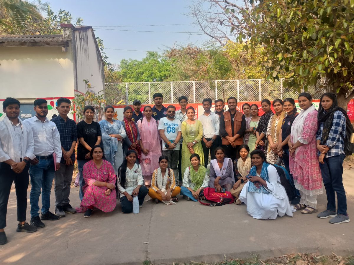 SanjayKumar465's tweet photo. @McbuNss  संभागीय स्तर सी सर्टिफिकेट साक्षात्कार संपन्न हुआ जिसमें 6 जिलों के सी प्रमाण पात्रता वाले स्वयंसेवक उपस्थित रहे साथ में परिसर में स्वच्छता गतिविधि कर स्वयंसेवकों को अपने आसपास पड़ोस को स्वच्छ रखने के लिए शपथ दिलाई गई 
@_NSSIndia
@Rajkumarnss
@NSSCELLGOVMP 
@NSSRDBhopal https://t.co/d1Y7r0ZwrZ