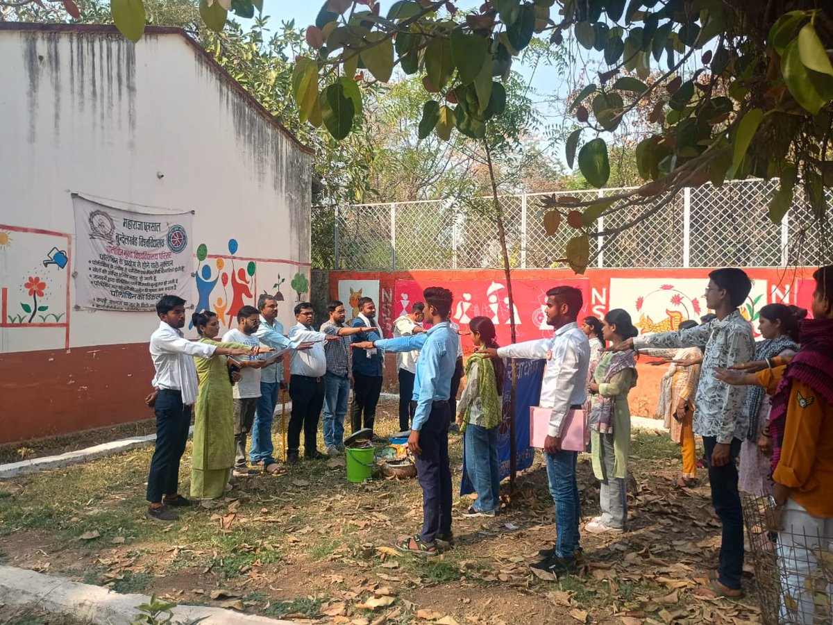 SanjayKumar465's tweet photo. @McbuNss  संभागीय स्तर सी सर्टिफिकेट साक्षात्कार संपन्न हुआ जिसमें 6 जिलों के सी प्रमाण पात्रता वाले स्वयंसेवक उपस्थित रहे साथ में परिसर में स्वच्छता गतिविधि कर स्वयंसेवकों को अपने आसपास पड़ोस को स्वच्छ रखने के लिए शपथ दिलाई गई 
@_NSSIndia
@Rajkumarnss
@NSSCELLGOVMP 
@NSSRDBhopal https://t.co/d1Y7r0ZwrZ