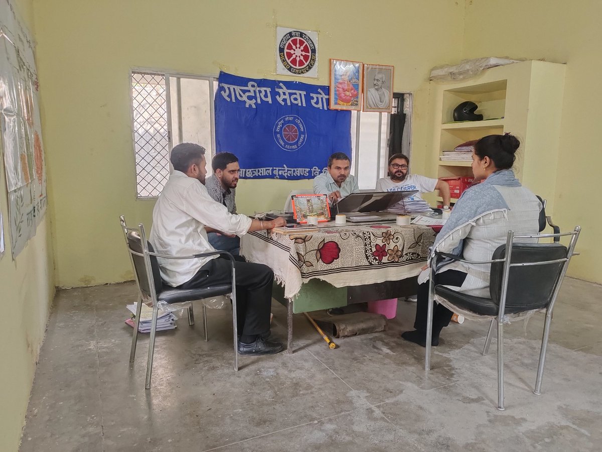 SanjayKumar465's tweet photo. @McbuNss  संभागीय स्तर सी सर्टिफिकेट साक्षात्कार संपन्न हुआ जिसमें 6 जिलों के सी प्रमाण पात्रता वाले स्वयंसेवक उपस्थित रहे साथ में परिसर में स्वच्छता गतिविधि कर स्वयंसेवकों को अपने आसपास पड़ोस को स्वच्छ रखने के लिए शपथ दिलाई गई 
@_NSSIndia
@Rajkumarnss
@NSSCELLGOVMP 
@NSSRDBhopal https://t.co/d1Y7r0ZwrZ