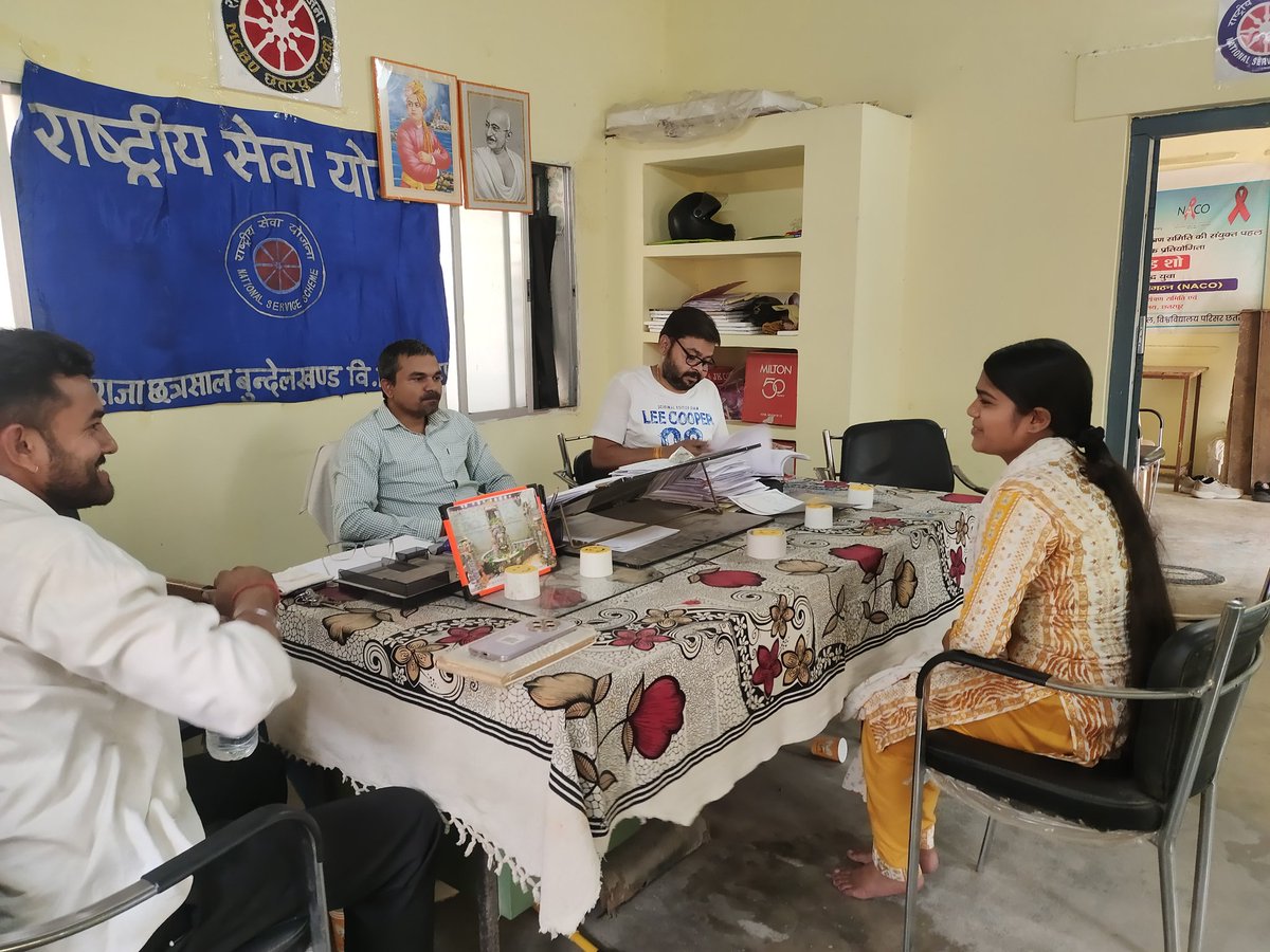 SanjayKumar465's tweet photo. @McbuNss  संभागीय स्तर सी सर्टिफिकेट साक्षात्कार संपन्न हुआ जिसमें 6 जिलों के सी प्रमाण पात्रता वाले स्वयंसेवक उपस्थित रहे साथ में परिसर में स्वच्छता गतिविधि कर स्वयंसेवकों को अपने आसपास पड़ोस को स्वच्छ रखने के लिए शपथ दिलाई गई 
@_NSSIndia
@Rajkumarnss
@NSSCELLGOVMP 
@NSSRDBhopal https://t.co/d1Y7r0ZwrZ