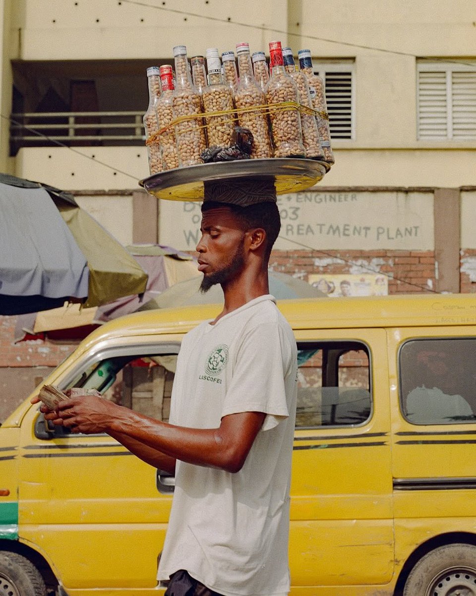 simonsaysdrip's tweet photo. British-Nigerian photographer Ollie Babajide Tikare captures the vibrant soul of Lagos in his new photo series Ekó, featured in @dazed. A modern, empathetic look at the city—challenging stereotypes and celebrating Lagosian life.
#EkóSeries #OllieTikare #Dazed https://t.co/iHnddSnnxL
