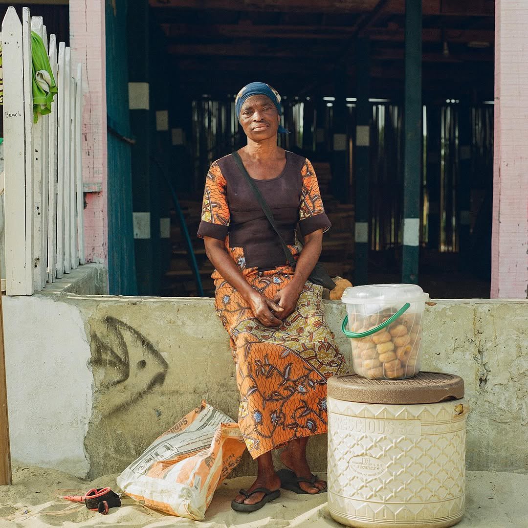 simonsaysdrip's tweet photo. British-Nigerian photographer Ollie Babajide Tikare captures the vibrant soul of Lagos in his new photo series Ekó, featured in @dazed. A modern, empathetic look at the city—challenging stereotypes and celebrating Lagosian life.
#EkóSeries #OllieTikare #Dazed https://t.co/iHnddSnnxL