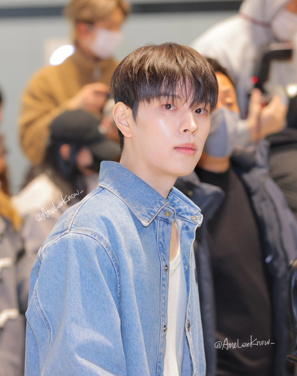 AmeLeeKnow_'s tweet photo. 250304 ICN
-
#Seungmin #승민
#StrayKids #스트레이키즈 https://t.co/bMMzHepBcG