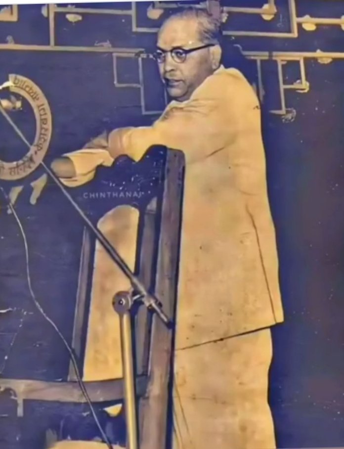 Aditiganjapurk1's tweet photo. #भीमजयंती2025
#04DaysToGo
#ThanksPhuleAmbedkar
मानवतेच्या शांत लढ्यात
कर्तव्याच्या गाढ कवेत
निरागस हसणाऱ्या
चष्म्याखालच्या नजरेत
मला सूर्य दिसला... https://t.co/VJcDRNbSIV
