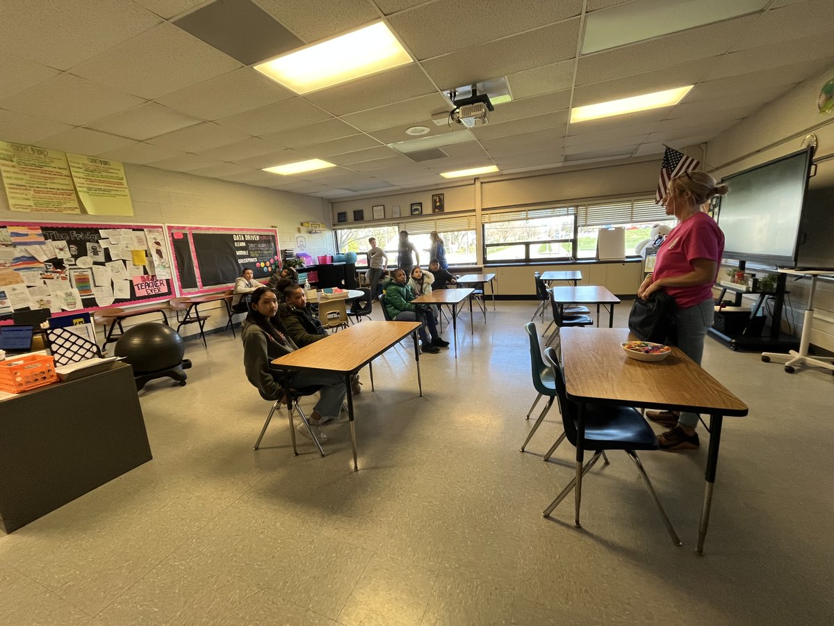 fwcs_ccr's tweet image. 5th grade explorers from Brentwood Elementary had the opportunity to visit Lakeside.  Lakeside student leaders led tours and administrators had the opportunity speak about the various offerings at Lakeside Middle School. #fwcs #ccr