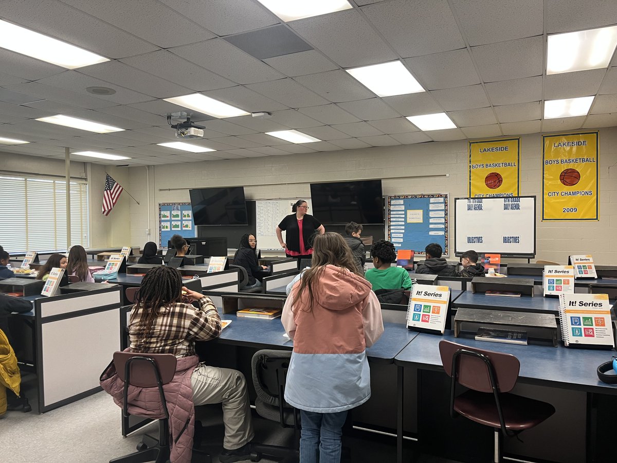 fwcs_ccr's tweet image. 5th grade explorers from Brentwood Elementary had the opportunity to visit Lakeside.  Lakeside student leaders led tours and administrators had the opportunity speak about the various offerings at Lakeside Middle School. #fwcs #ccr