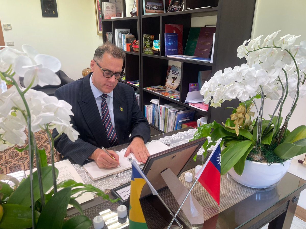 Consulate of SVG in Singapore 🇻🇨 (@vcinsg) on Twitter photo Honorary Consul <a href="/phmay_sg/">Hon. Philippe A. May 梅正熙 Филипп А. Маи</a> signs the book of condolence for the late Chiefton Allan Cruickshank, a towering figure in the political landscape of St. Vincent and the Grenadines 🇻🇨 at <a href="/svgroctw/">Embassy of St Vincent & the Grenadines in Taiwan</a>. Honorary Consul <a href="/phmay_sg/">Hon. Philippe A. May 梅正熙 Филипп А. Маи</a> signs the book of condolence for the late Chiefton Allan Cruickshank, a towering figure in the political landscape of St. Vincent and the Grenadines 🇻🇨 at <a href="/svgroctw/">Embassy of St Vincent & the Grenadines in Taiwan</a>.