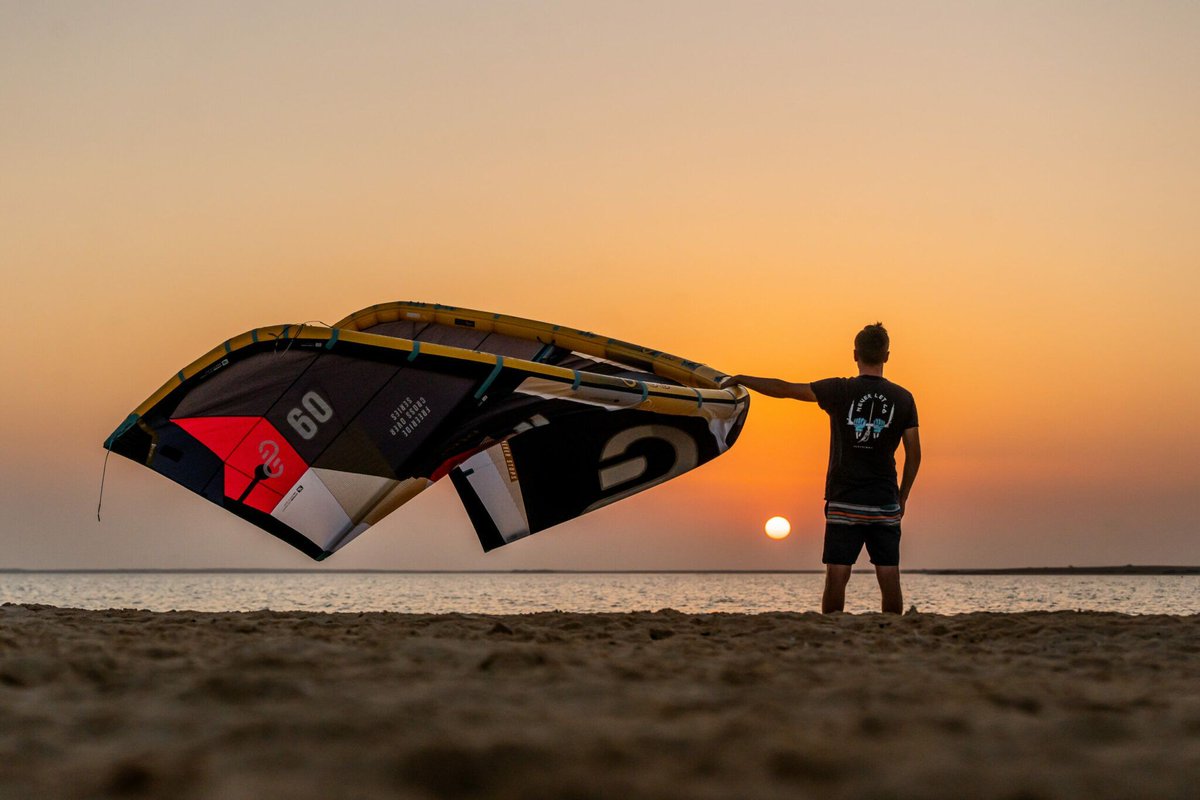 sessionsports's tweet image. A standout feature of the RS Pro is its thrilling forward momentum and insane hangtime. Looping is now faster than ever!

#Eleveight #Sessionsports #kiteboarding #kiter #surfer #Watersports #extremesports #kites #wind #windsurf #sailing #openwater #cruising