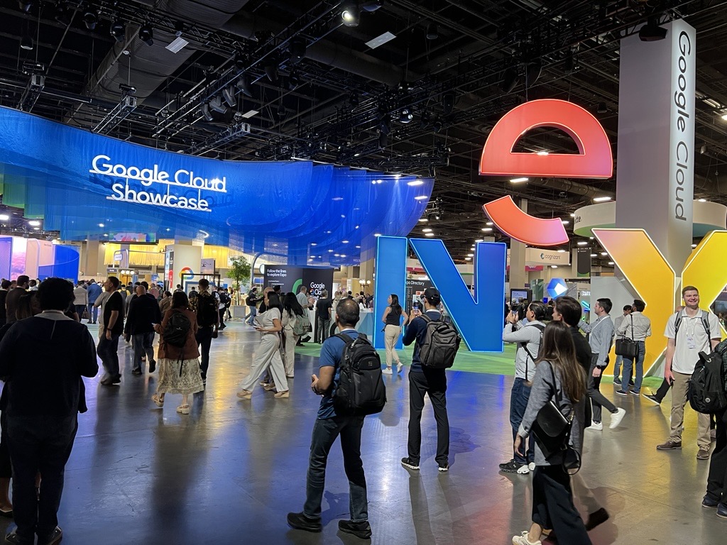 Day one of #GoogleNext25! Catch the #DigiLens team at the Onix booth #3250 to see the power of #AI and #AR on the DigiLens #ARGO

#smartglasses  #GoogleCloudNext #GoogleCloud