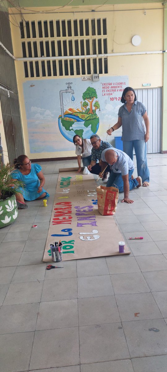 En el INPES Sincelejo NOS DECLARAMOS TERRITORIO DE PAZ.
🎗️ #SusVocesSonMemoria
Este 9 de abril conmemoramos el Día Nacional de las Víctimas del Conflicto Armado en Colombia. 
¡La escuela es territorio de vida, no de guerra! 🕊️