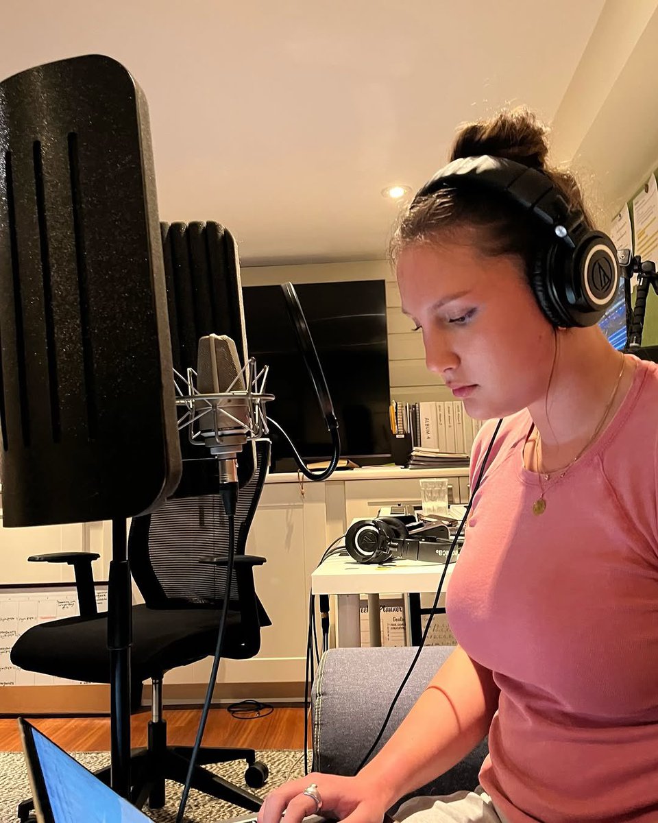 haydenryannmsic's tweet photo. Working hard on new demos, so excited for you guys to hear them!!!!💕 

Also, just dropped an acoustic performance of “Sleep Alone” on my @YouTube channel. Give it a like, comment, and subscribe! https://t.co/GTh2APx4Q6 💗

#haydenryann #songwriter #toronto #sleepalone #original https://t.co/w8T3sLp4ag