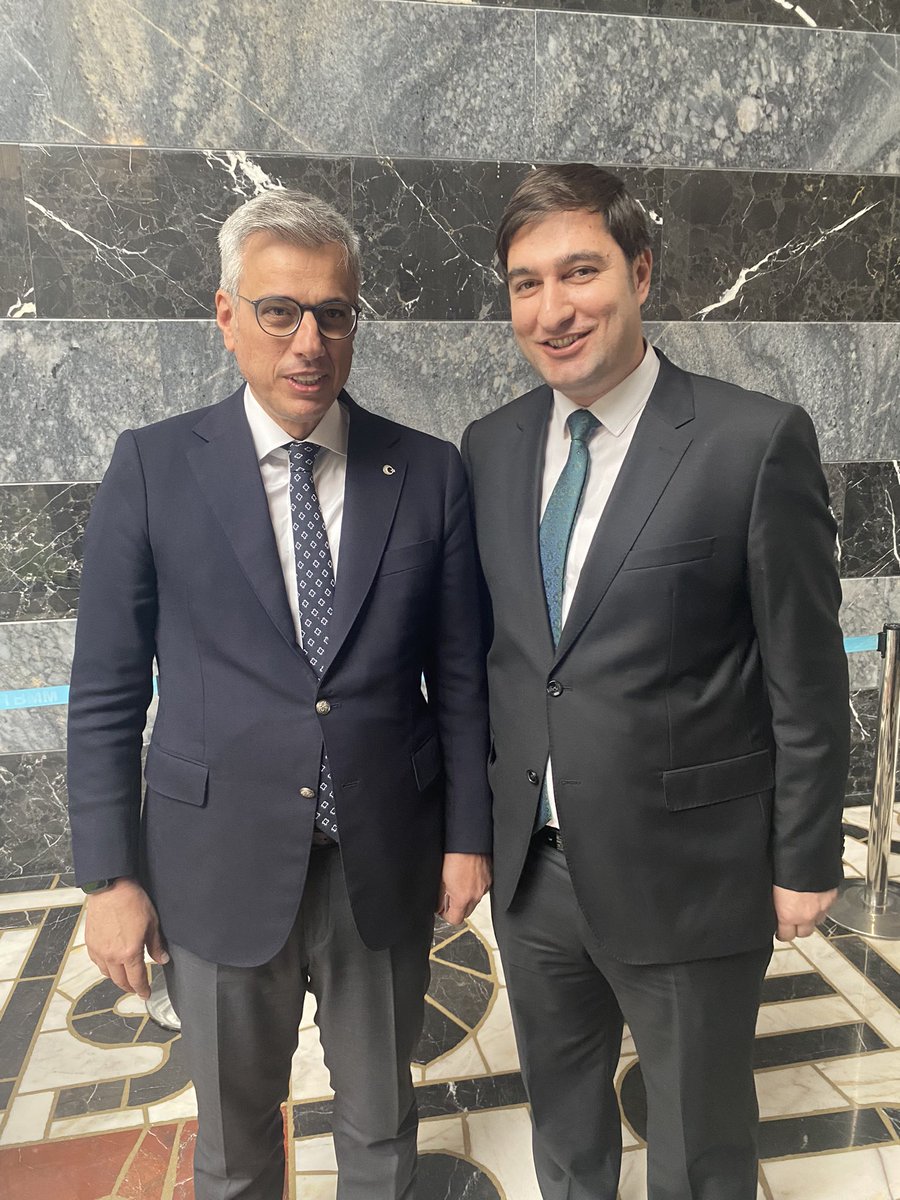 Sağlık Bakanlığı'na 37 bin personel alınacağı daha önce Cumhurbaşkanı Sn. Recep Tayyip Erdoğan tarafından açıklanmıştı.

Sağlık Bakanı Sn. Kemal Memişoğlu'na kılavuzun ne zaman yayınlanacağını ve alımın bölünüp bölünmeyeceğini sordum.

Memişoğlu, 37 bin kişilik alım sayısının