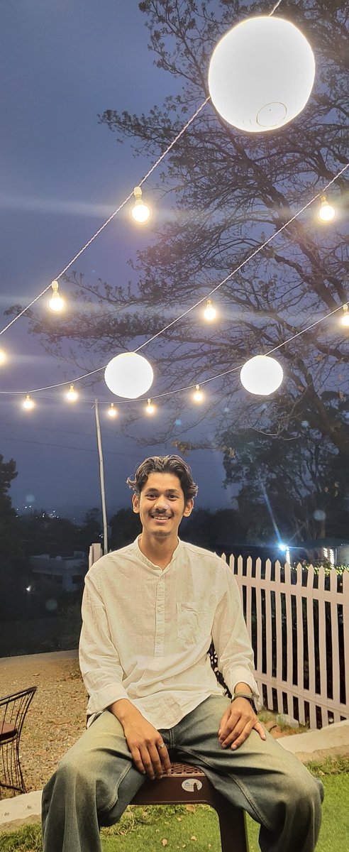 1itsnitin_singh's tweet image. अभी कुछ और करिश्मे ग़ज़ल के देखते हैं, 
'फ़राज़' अब ज़रा लहजा बदल के देखते हैं।🌻
-फराज़ अहमद।🕊
, 
#BeSimple💗