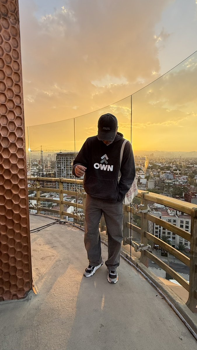 pablofa94's tweet photo. La décima vez que visitó la CDMX y me toca este atardecer 🤍 https://t.co/Dq2ItHcuuF